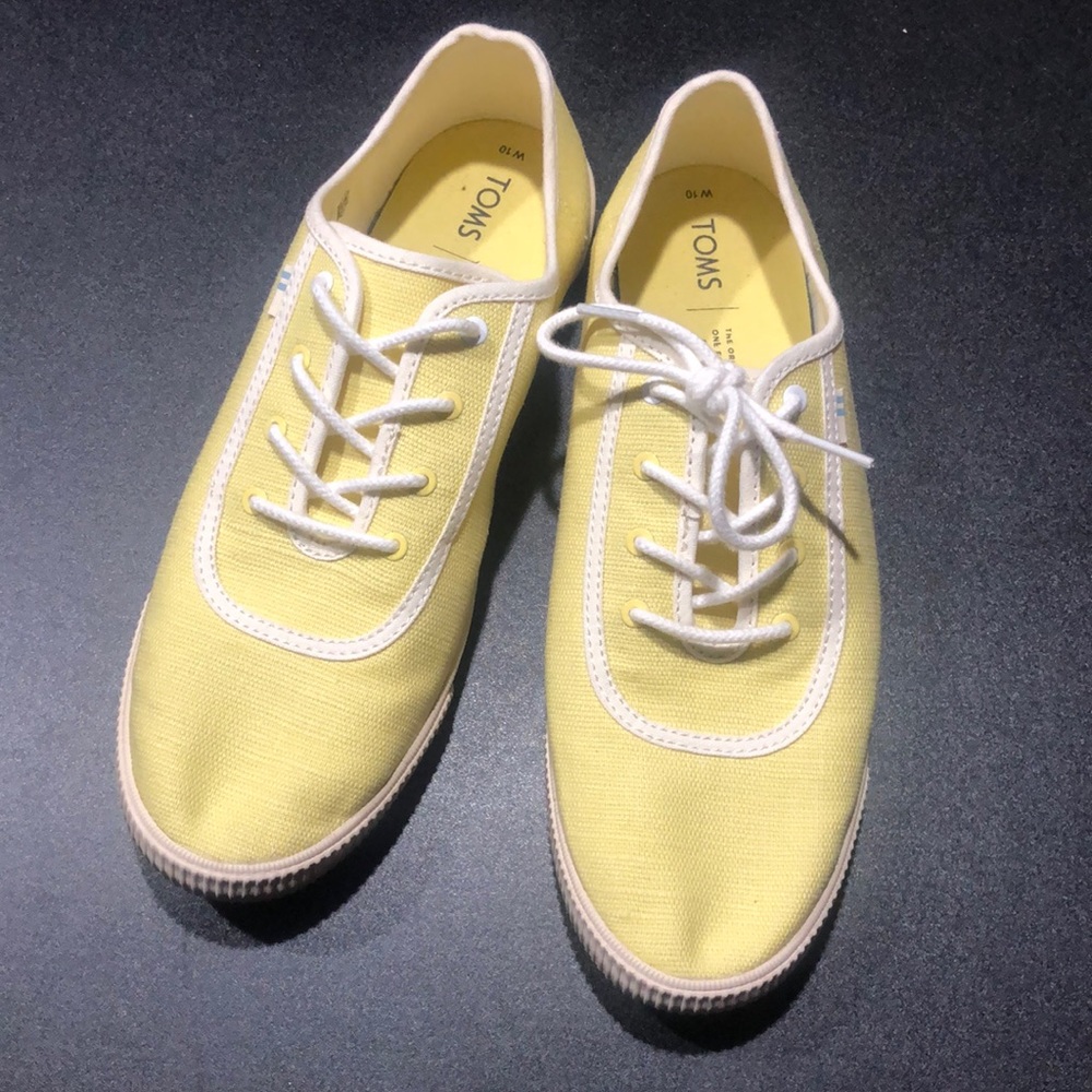 NWOT TOMS Yellow Canvas Tennis Shoes; Sz 10